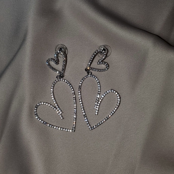 Brand new double heart earing - Picture 3 of 3